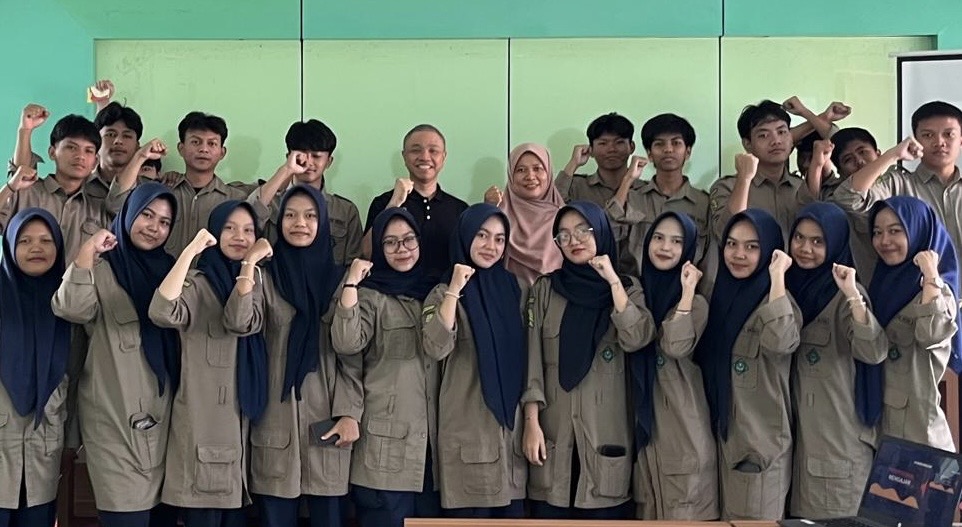 Profesional Mengajar Sales Director Indonesia