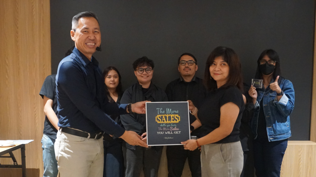 Team sales B2B dan D2C ERHA Dedy Budiman