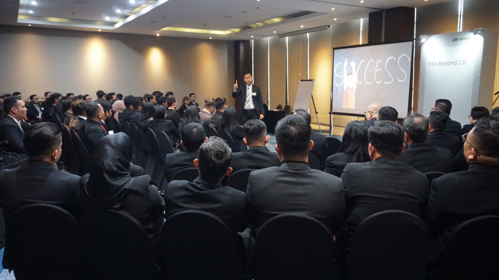 Dedy Budiman sales trainer B2C terbaik Indonesia bersama peserta training