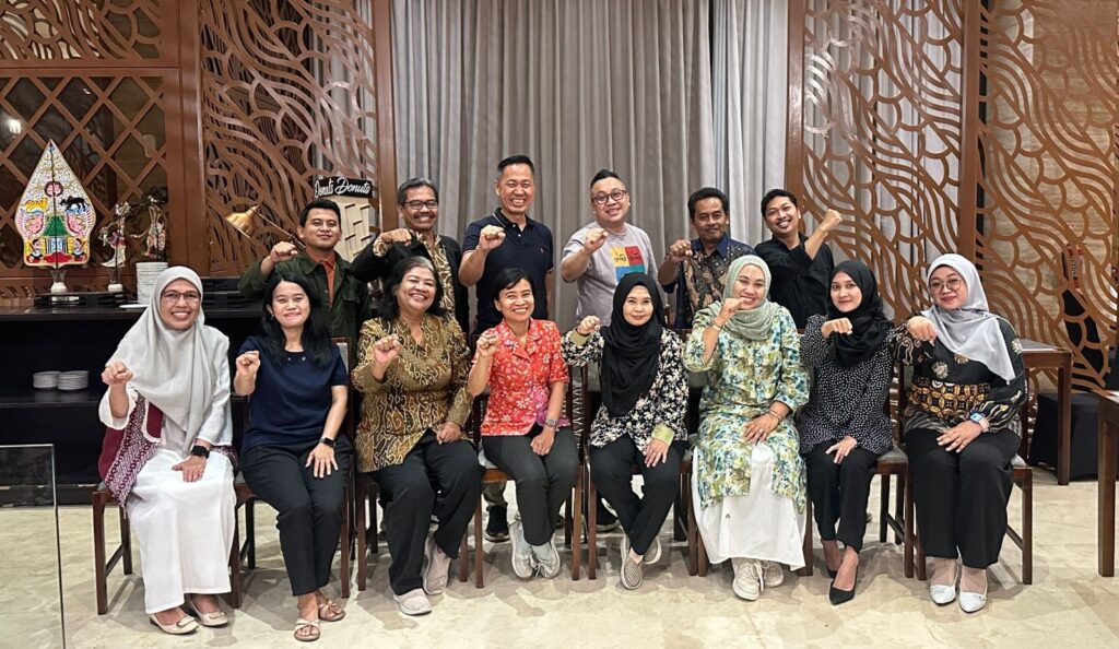 Dedy Budiman bersama guru MGMP Pemasaran Jawa Tengah dan perwakilan Yamaha Motor Indonesia di Semarang, Mei 2026