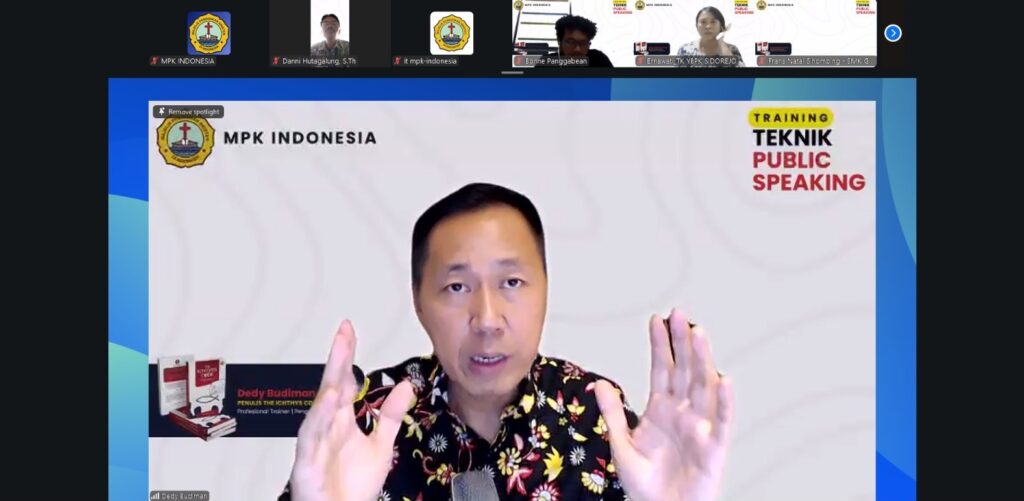 "Dedy Budiman memfasilitasi training The Ichthys Code untuk 300 kepala sekolah Kristen MPK Indonesia"
