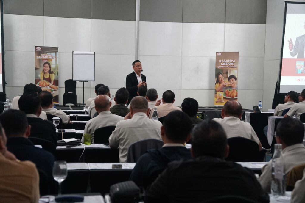 Peserta training Profesional Sales Coaching PT. Tumbakmas Niagasakti bersama Dedy Budiman, Champion Sales Trainer Indonesia, di Hotel Mercure Alam Suter, 11 Juni 2026