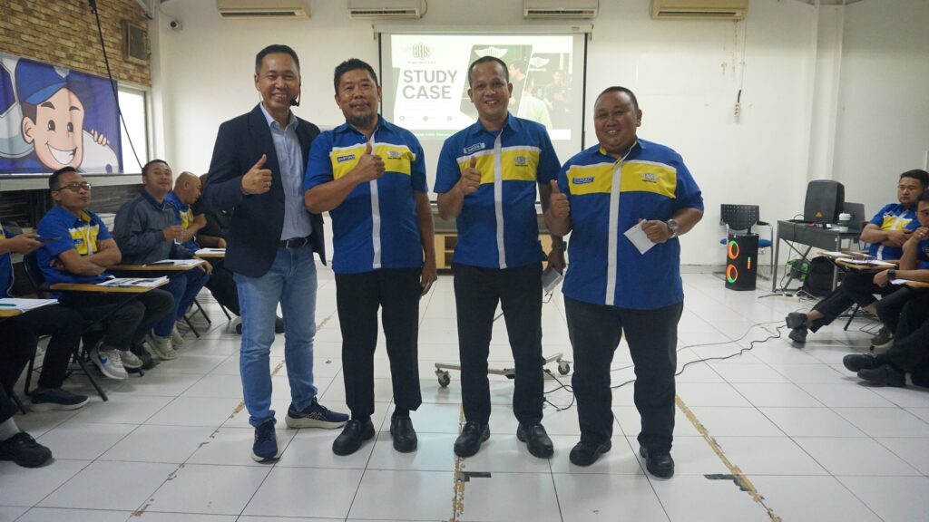 Peserta training kepala bengkel BOS mengikuti sesi retensi pelanggan bersama Dedy Budiman Derap Dynamis