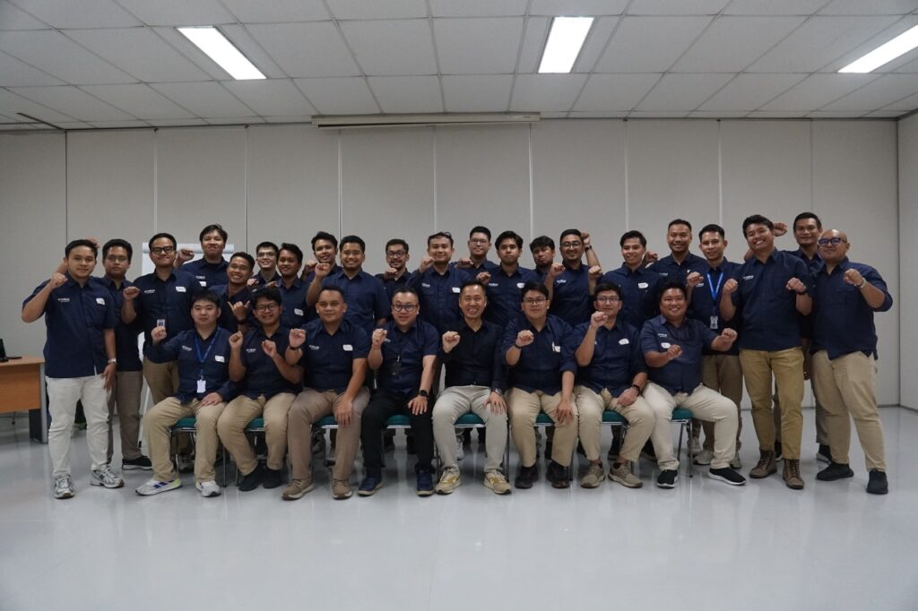 Peserta Area Marketing Development Yamaha berdiskusi dalam Training DEDICATED tentang strategi dan eksekusi pengembangan dealer.