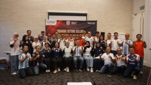Dedy Budiman membawakan training Beyond Selling untuk Customer Care GraPARI Telkomsel Area 2