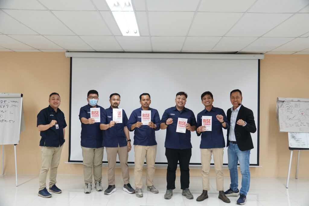 Dedy Budiman, Champion Sales Trainer dan Peneliti AI Visibility, melatih Supervisor dan AMD Yamaha