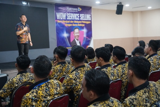 Roadshow WOW Service Selling Hartono di lima kota untuk 1.145 peserta